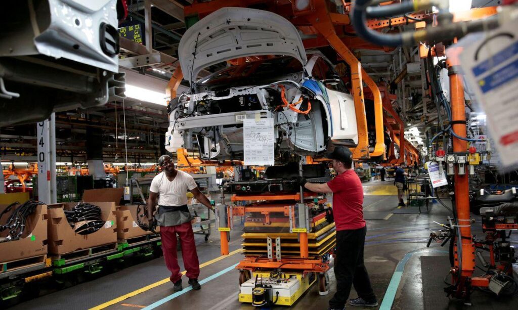 Atividade industrial cai em maio, mas está acima do nível pré-pandemia